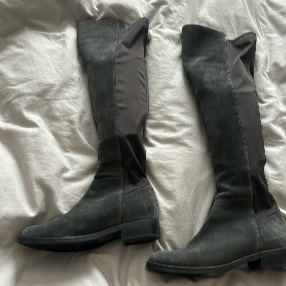 Knee high grey suede stretchy boots